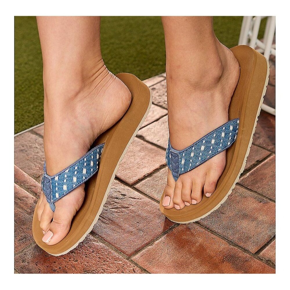 Minnetonka Hedy 2.0 (Women's) Flip Flops Light Denim New